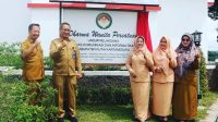 Kepala Diskominfo Kukar bersama pengurus DWP UP Diskominfo Kukar periode 2019-2024. [Ist]