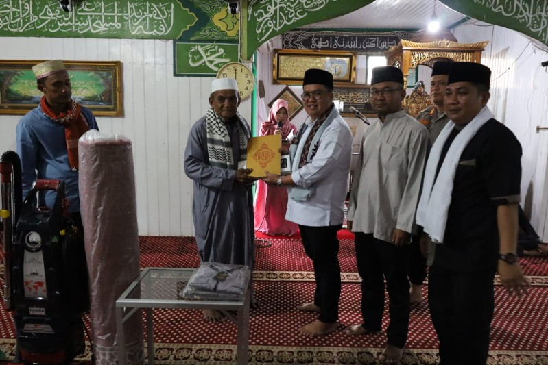 Wakil Bupati Kukar Resmikan Program Air Bersih dan Listrik 24 Jam di Safari Ramadhan