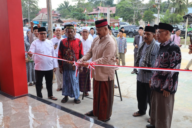 Bupati Kutai Kartanegara Resmikan Kantor Desa Baru di Bukit Raya