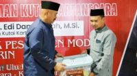 Bupati Kukar Bagikan Bantuan kepada Santri dan Warga Kurang Mampu