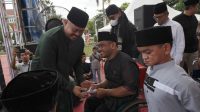 Ribuan Jemaah Memadati Halaman Kantor Bupati Kutai Kartanegara untuk Menghadiri Pengajian Bersama Gus Miftah